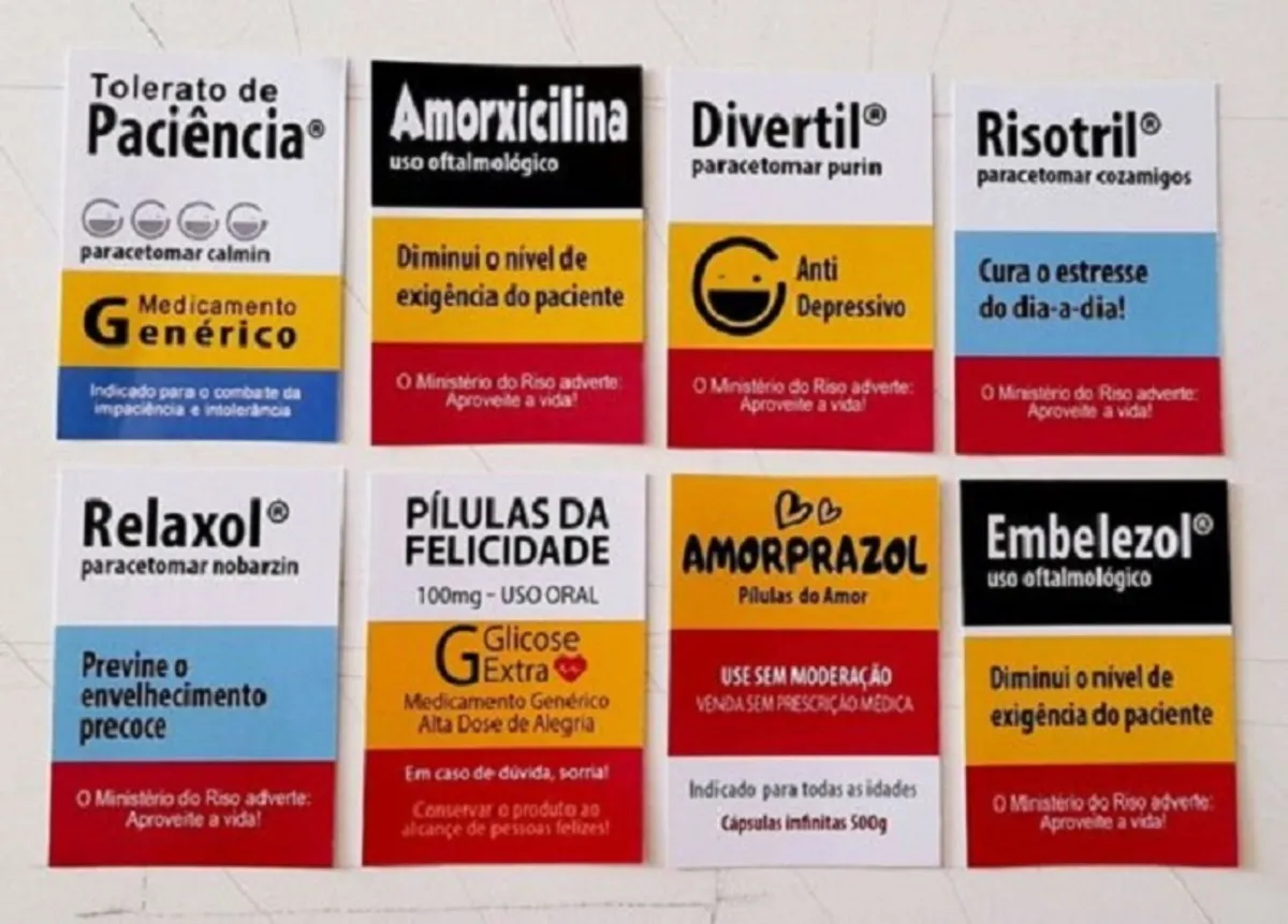 Embalagem retangular de papel simulando uma caixa de medicamento divertida, com fundo branco e faixas vermelhas e azuis, apresentando ilustrações de comprimidos felizes e espaço exato para encaixe de cartela em camadas tridimensionais em arquivo digital de corte.