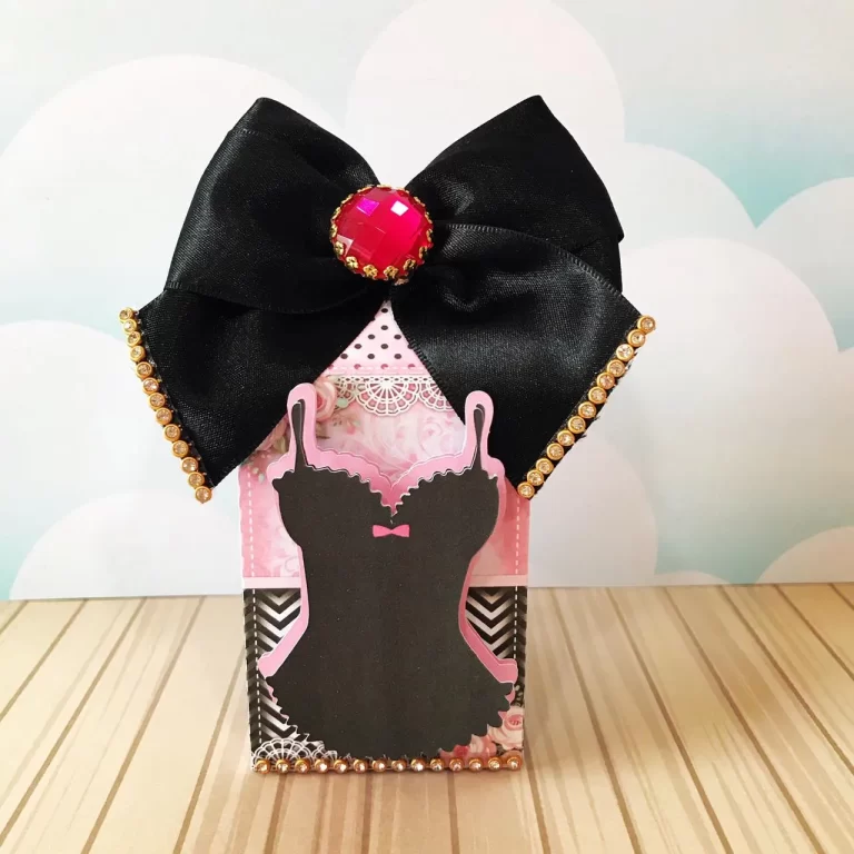 Kit de personalizados e topper de bolo com espartilho, silhuetas elegantes e renda para decoração de chá de lingerie em arquivo digital.