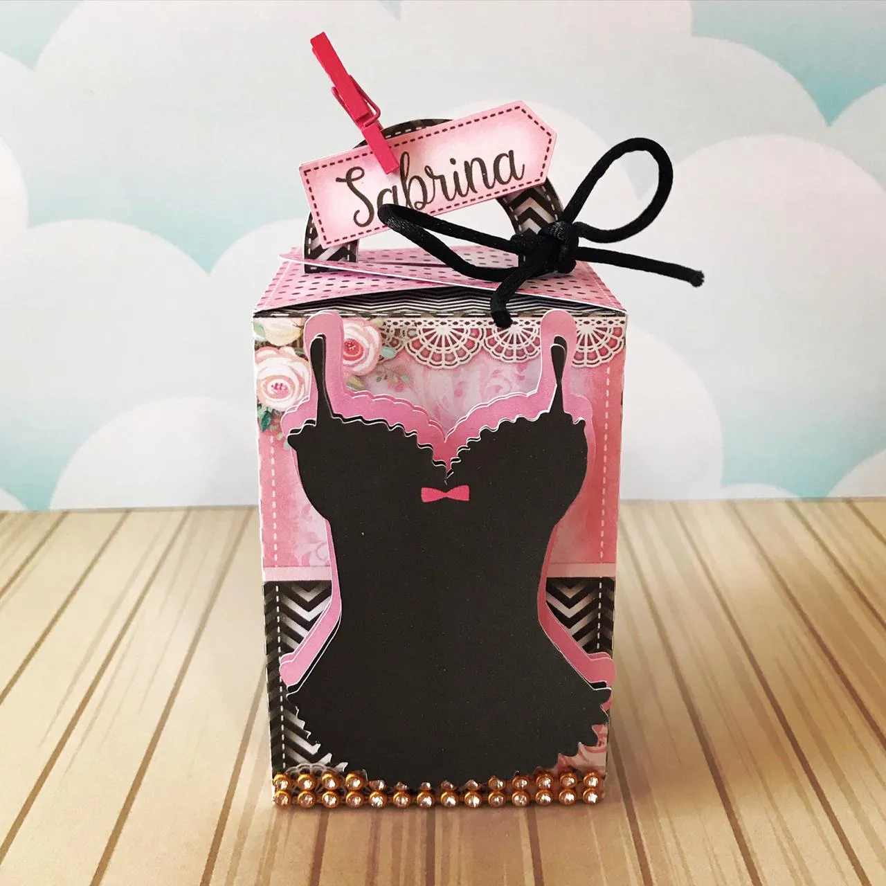 Moldes digitais em alta resolução do tema Chá de Lingerie para papelaria personalizada e decoração de festa.