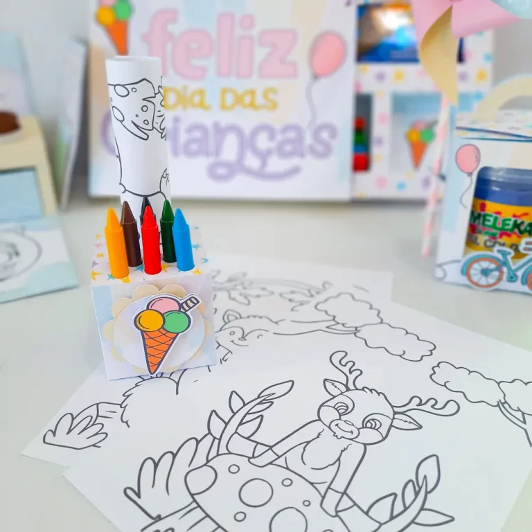 Moldes de caixas e embalagens decoradas para presentes do Dia das Crianças em Studio e PDF.