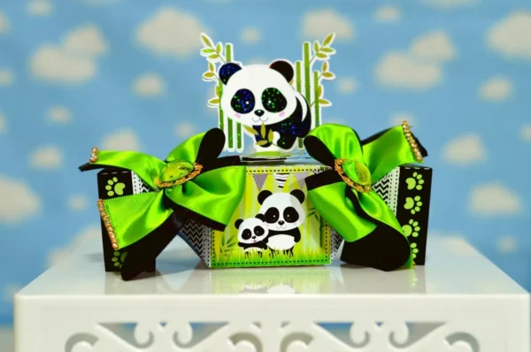 Kit digital de decoração para festas com topper de bolo e temas lúdicos de filhote de Panda Menino.