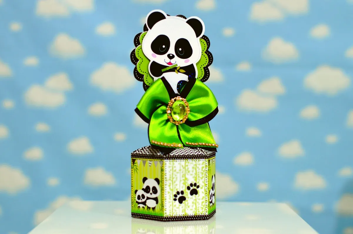 Moldes digitais em alta resolução do tema Panda Menino para papelaria personalizada e decoração de mesa de aniversário de menino.