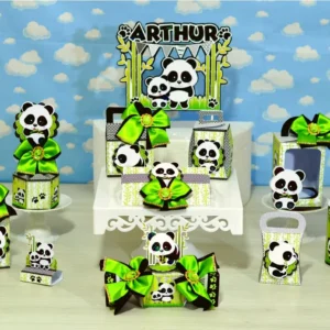 Kit de personalizados e topper de bolo com panda fofo de gravata azul e bambus para decoração de festa infantil em arquivo digital de corte.
