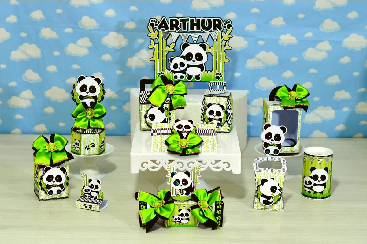 Kit de personalizados e topper de bolo com panda fofo de gravata azul e bambus para decoração de festa infantil em arquivo digital de corte.