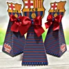 Linhas de corte de topo de bolo do time Barcelona na tela do software Studio, mostrando o escudo oficial do clube e letras personalizadas em formato de camadas sobrepostas.