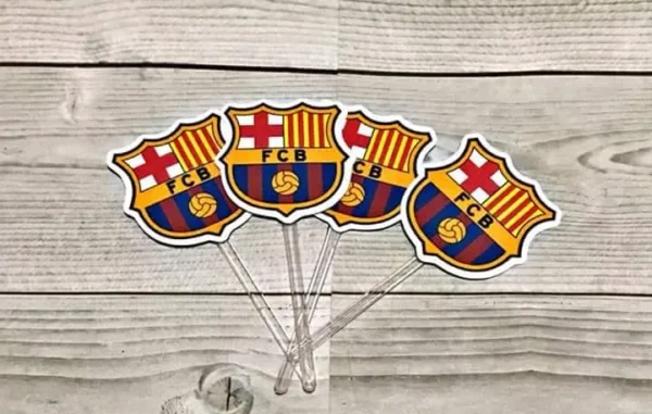 Molde de corte para topo de bolo com fonte personalizada esportiva e brasão do time Barcelona estruturados para montagem em papel de alta gramatura.