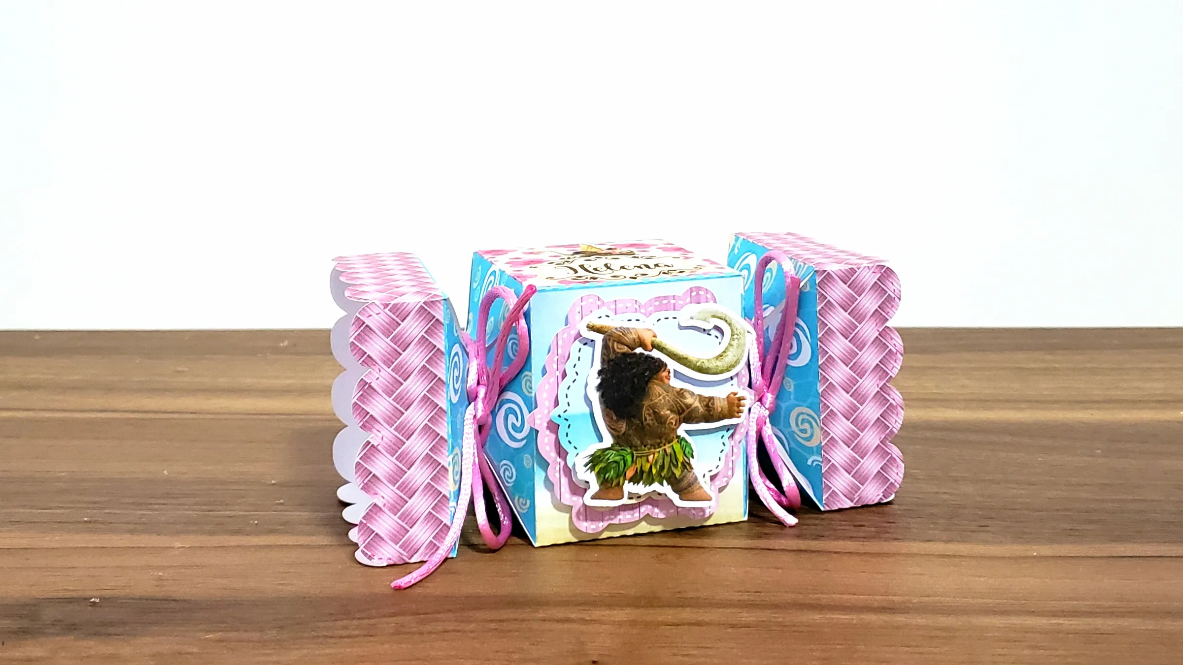 Kit digital de personalizados infantis no tema Moana para o programa Silhouette Studio.