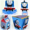 Topper de bolo de trenzinho para decoração de festas com o tema Thomas em formato Studio.
