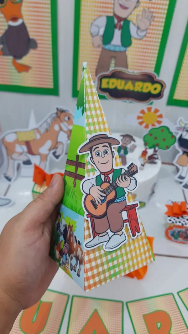Kit digital de decoração para festas com topper de bolo e temas lúdicos dos animais da Fazenda do Zenon em camadas.