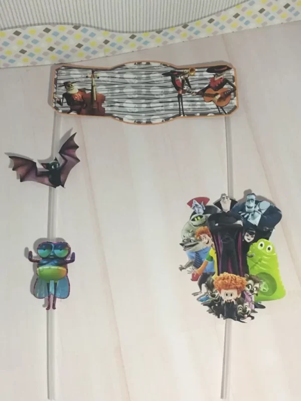 Moldes de caixas e embalagens decoradas com elementos assustadores no tema Hotel Transilvânia.
