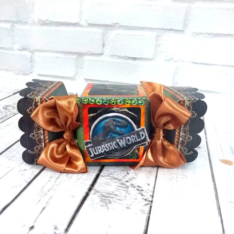 Kit de personalizados e topper de bolo com dinossauros do Jurassic World para decoração de festa infantil em arquivo digital de corte.