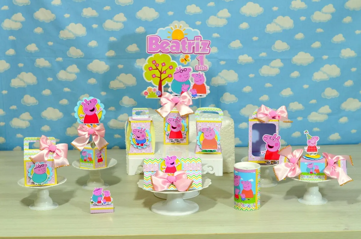 Projeto digital de personalizados no tema Peppa Pig configurado para o programa Silhouette Studio.