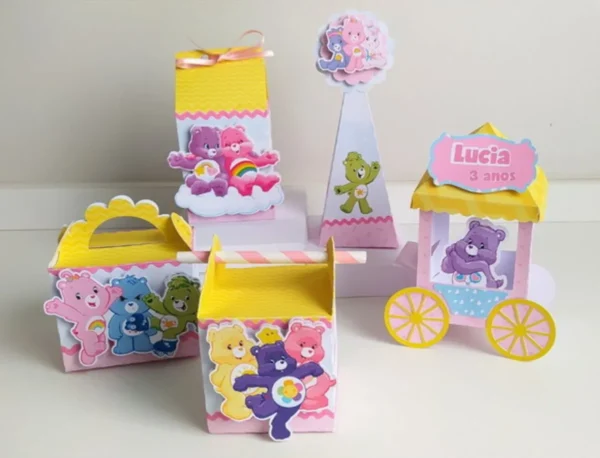 Gabarito digital de caixinha personalizada e apliques no tema Ursinhos Carinhosos com arco-íris e nuvens fofas, apresentando as linhas estruturadas de contorno e camadas para recorte na Silhouette.
