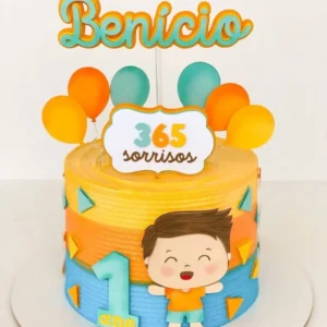 Topper de bolo com o número 365 grande em papel laminado dourado brilhante, cercado por várias carinhas felizes e emojis sorridentes em amarelo vibrante, balões coloridos flutuando e nuvens brancas fofas em camadas tridimensionais em arquivo digital de corte.