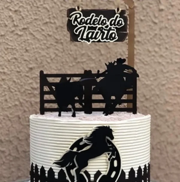 Topper de bolo com silhueta de cowboy, ferradura e chapéu para decoração de festa temática country em arquivo digital de corte.
