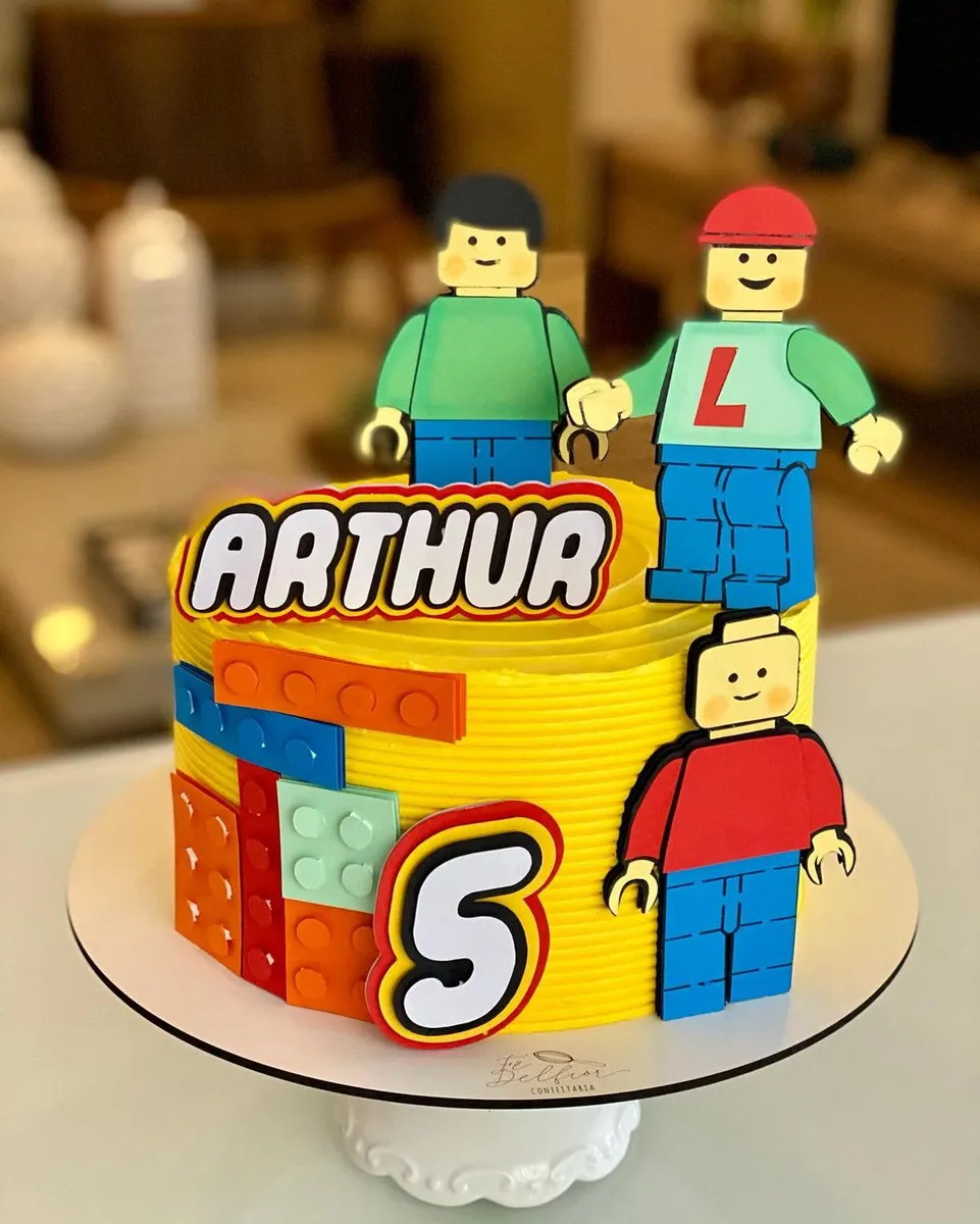 Topper de bolo infantil com blocos de montar para decoração de festas tema Lego em formato digital Studio.