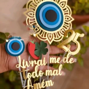 Alternativo: Topper de bolo sofisticado exibindo uma mandala geométrica com padrões circulares e florais simétricos vazados e detalhados, dispostos em camadas tridimensionais em arquivo digital de corte.
