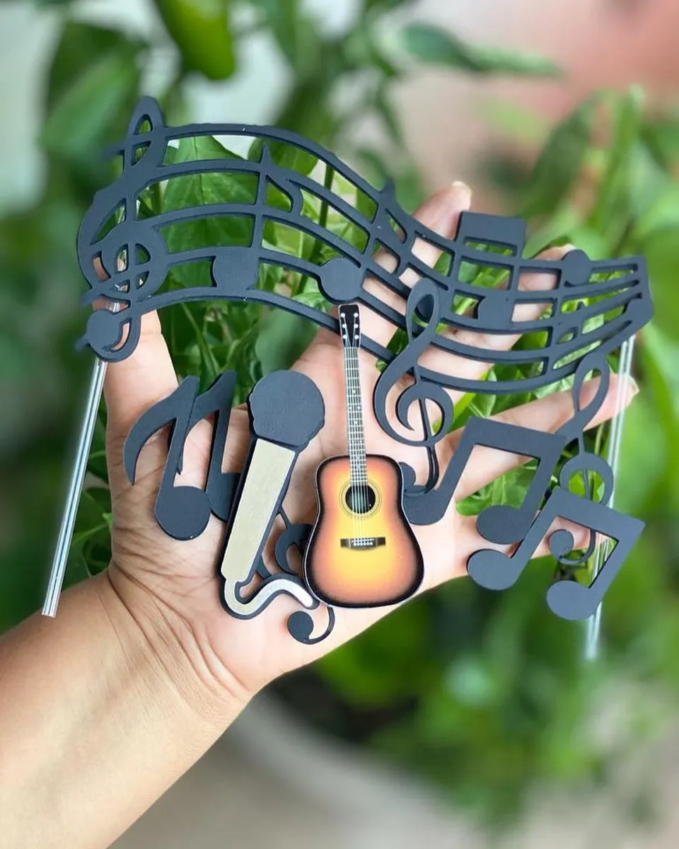 Topper de bolo musical para decoração de festas tema Música em formato digital Studio.