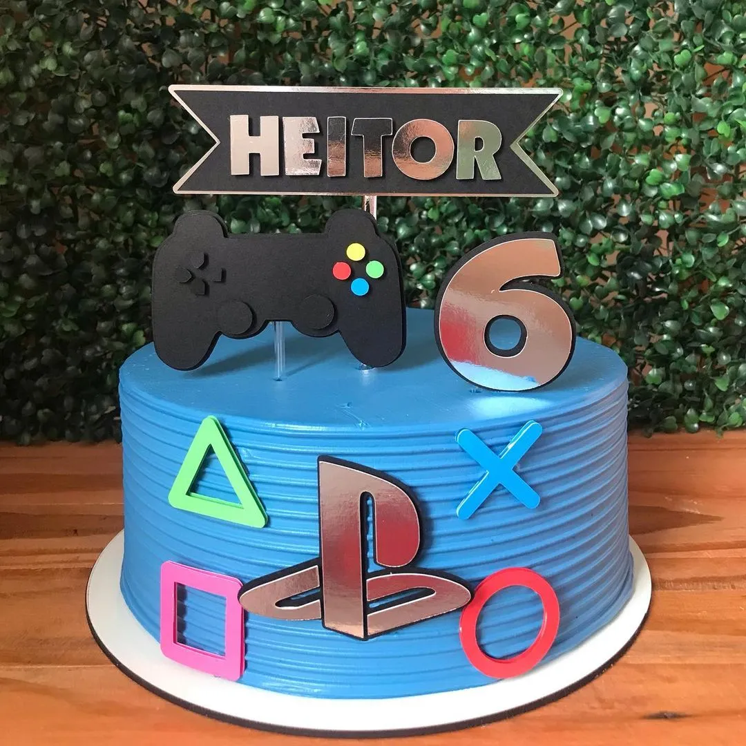 Topper de bolo com comando e símbolos do PlayStation para decoração de festa temática de videojogos em arquivo digital de corte.
