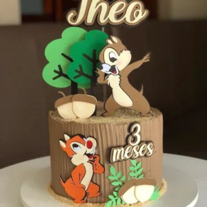 Topper de bolo com os esquilos Tico e Teco, folhas e nozes em camadas tridimensionais para decoração de festa infantil em arquivo digital de corte.
