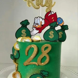 Topper de bolo com o personagem Tio Patinhas sorridente mergulhando em uma montanha de moedas douradas brilhantes, segurando sua bengala clássica, com sacos de dinheiro marcados com cifrão ao fundo em camadas tridimensionais em arquivo digital de corte.