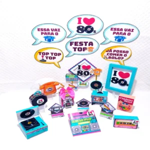 Gabarito digital de caixinha personalizada e mimos no tema Anos 80 com estampas de fitas cassete e rádio gravador, apresentando linhas estruturadas para montagem, vincos precisos e contornos totalmente limpos em arquivo digital de corte.