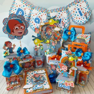 Embalagem milk vertical com estampa listrada em azul e laranja, trazendo na frente o personagem Blippi sorridente de óculos e gravata borboleta laranja em aplique tridimensional sobreposto em arquivo digital de corte.