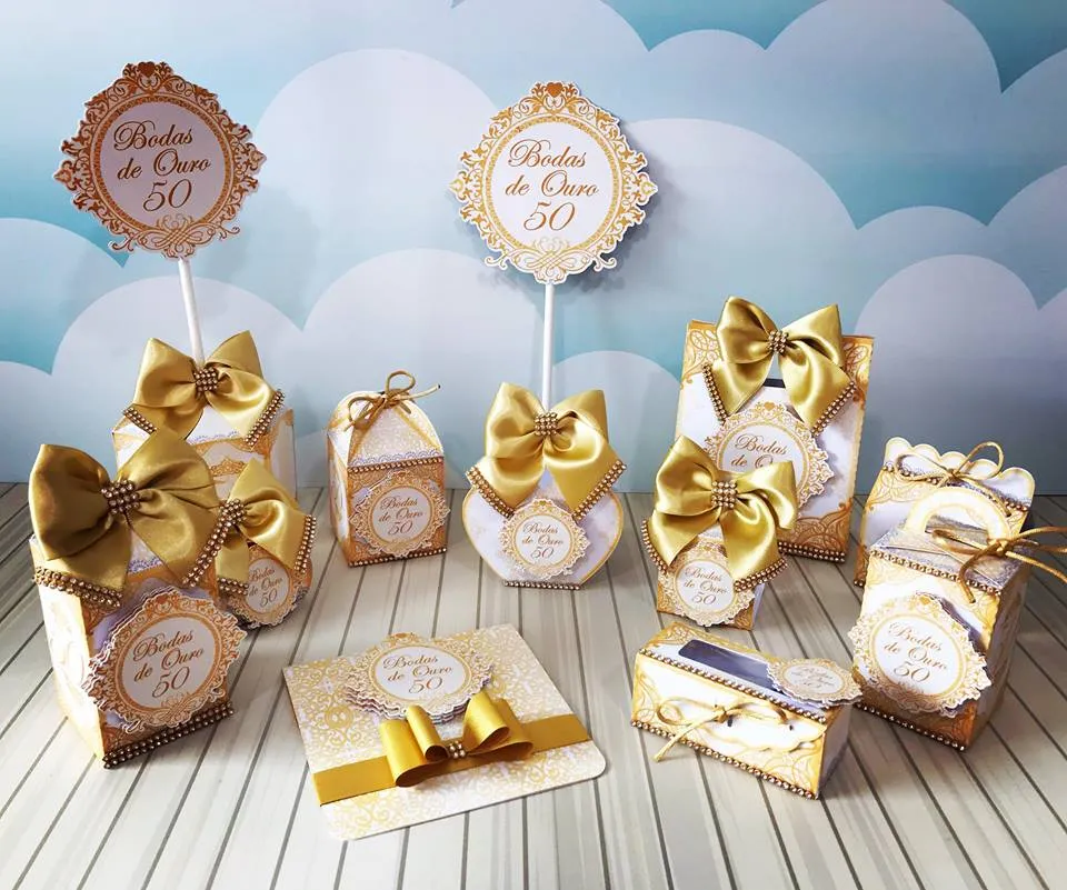 Topper de bolo luxuoso para decoração de festas com o tema Bodas de Ouro em formato Studio e PDF.