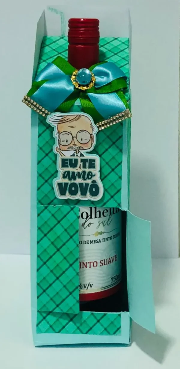 Topper de bolo com silhuetas de ferramentas vintage como martelo, chave de fenda e alicate cruzados, uma caixa de ferramentas de madeira e a frase O Melhor Avô do Mundo em camadas tridimensionais em arquivo digital de corte.