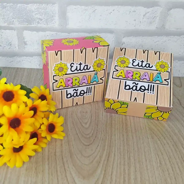 Molde digital de caixinha milk para imprimir com estampa de tecido xadrez caipira vermelho e amarelo, decorada com varal de bandeirinhas juninas na frente.