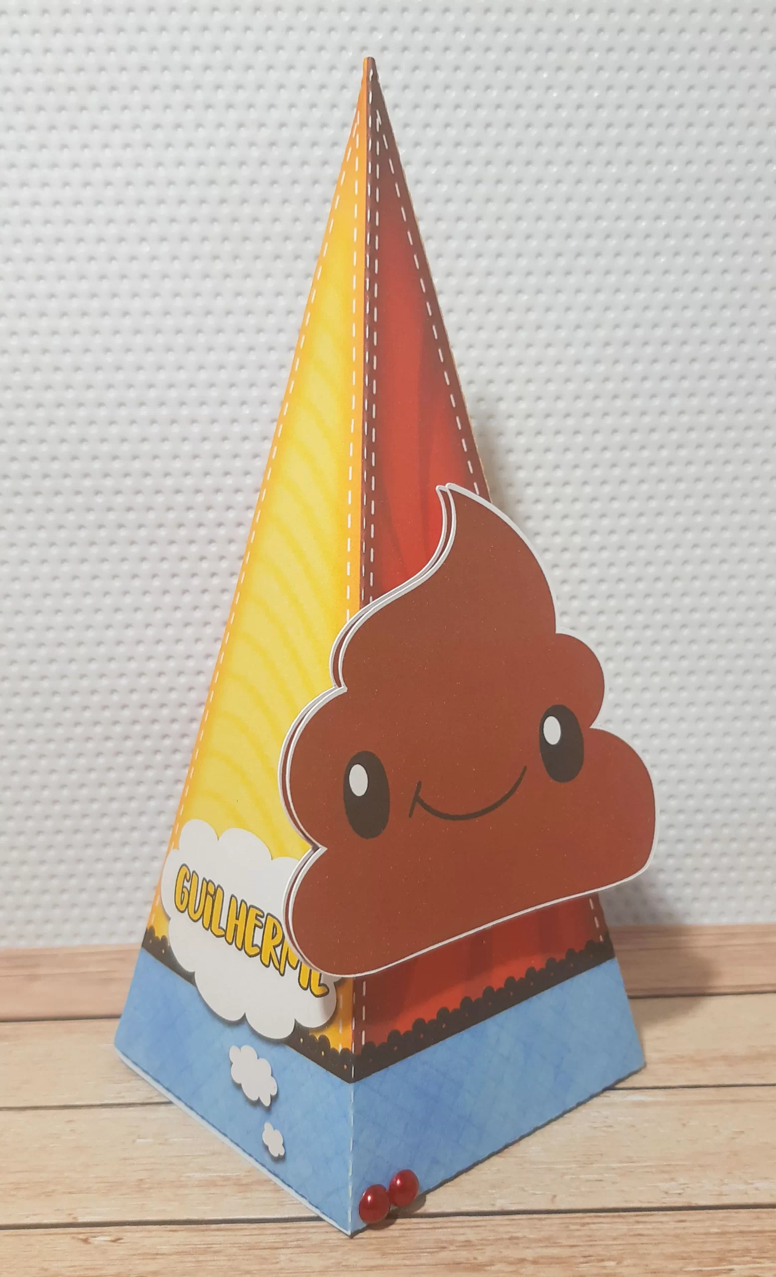 Moldes digitais em alta resolução para papelaria e decoração com tema Emojis.