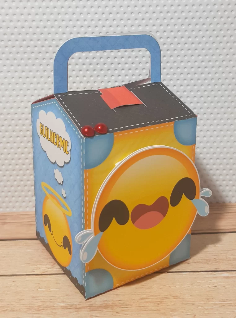 Arquivo digital para imprimir e cortar em casa decoração de festa e topper Emoji.