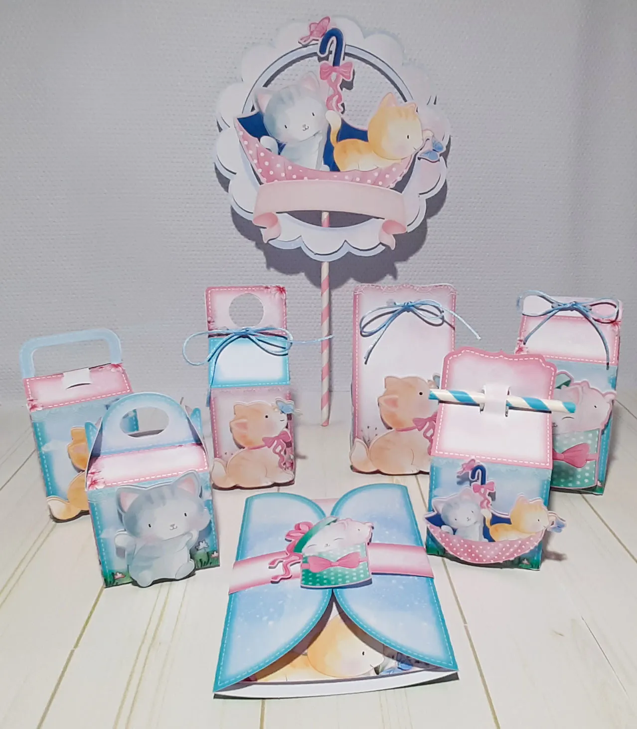 Arquivo digital de corte com gatinho fofo, patinhas e novelo de lã para decoração de festa infantil e papelaria personalizada.