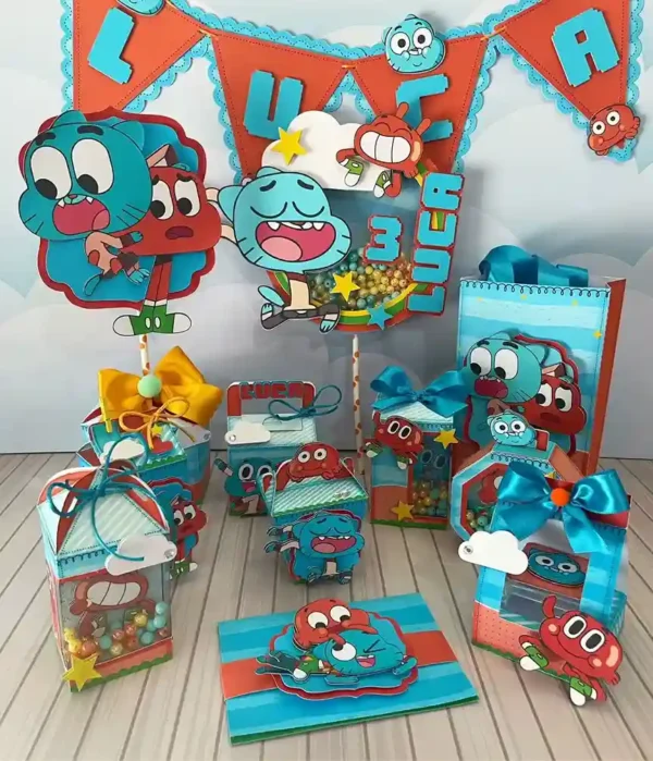 Molde de caixa milk azul-claro decorada com nuvens brancas, exibindo o rosto do gato Gumball de um lado e do peixe Darwin do outro, em apliques sobrepostos de papel.