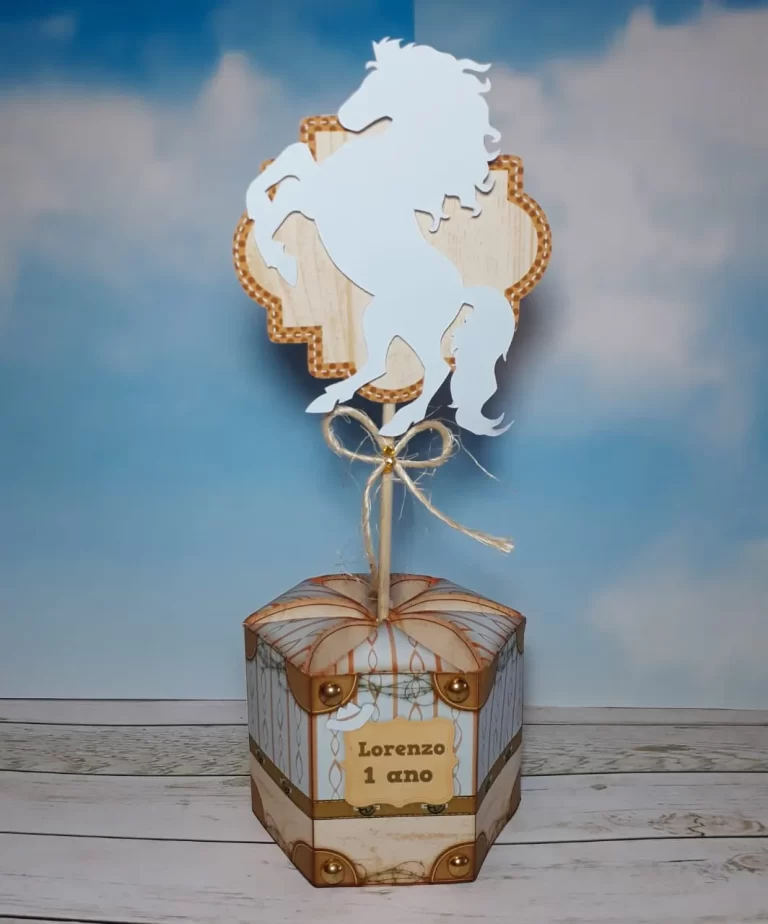Decoração de festa infantil tema Haras com topper de bolo personalizado em arquivo de corte.