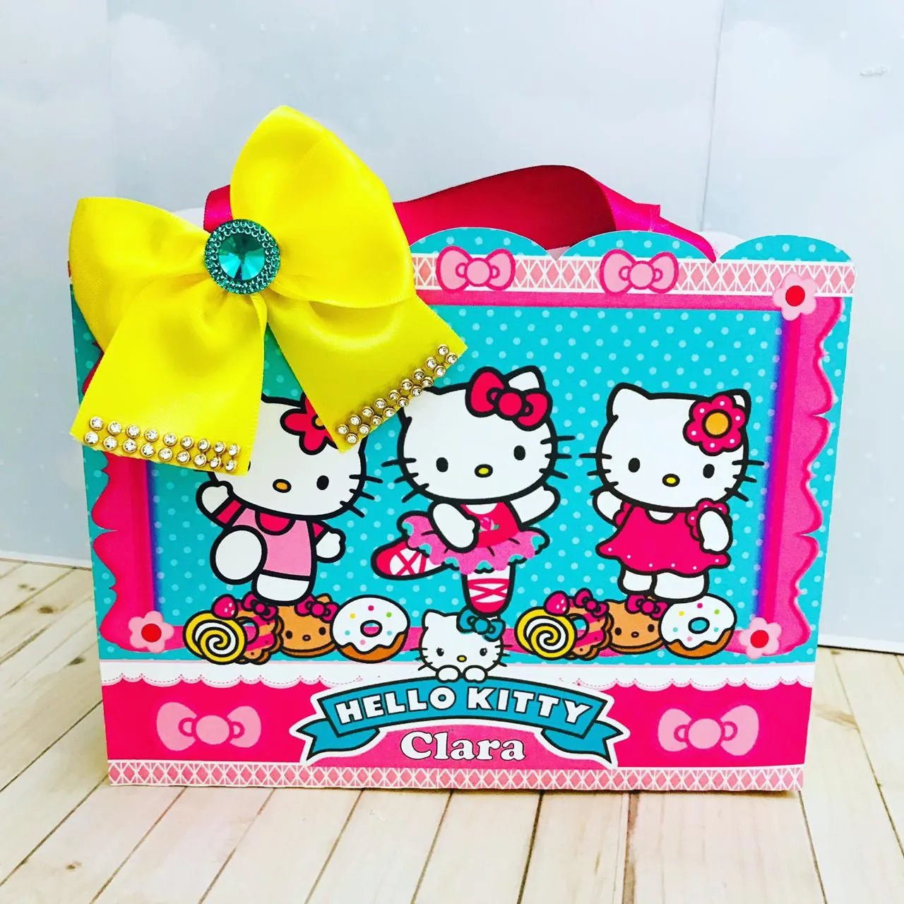 Kit digital de moldes com a Hello Kitty para produção de lembrancinhas, mimos e toppers de bolo estruturados.