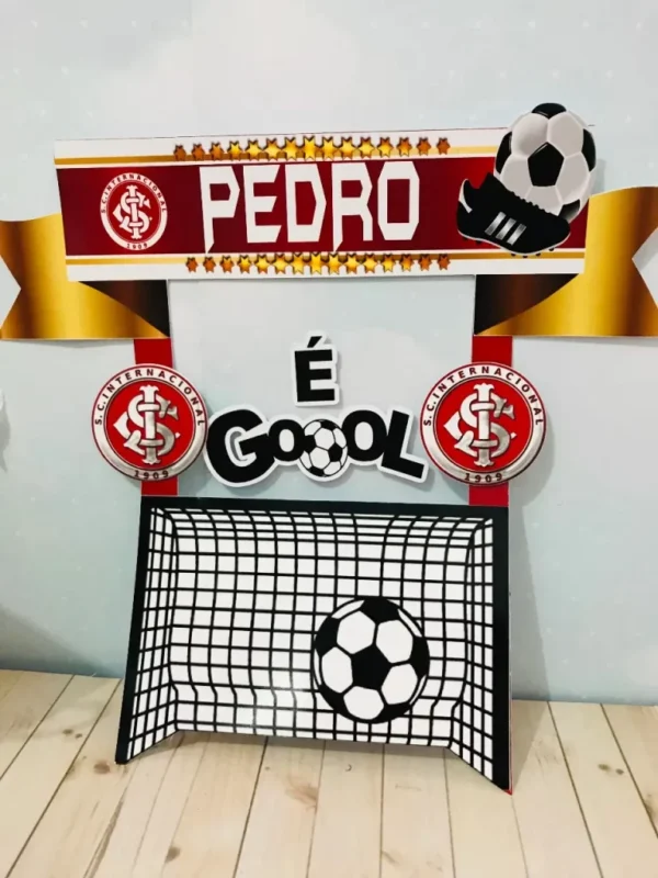 Topper de bolo para decoração de festas com o tema Internacional em formato Studio e PDF.