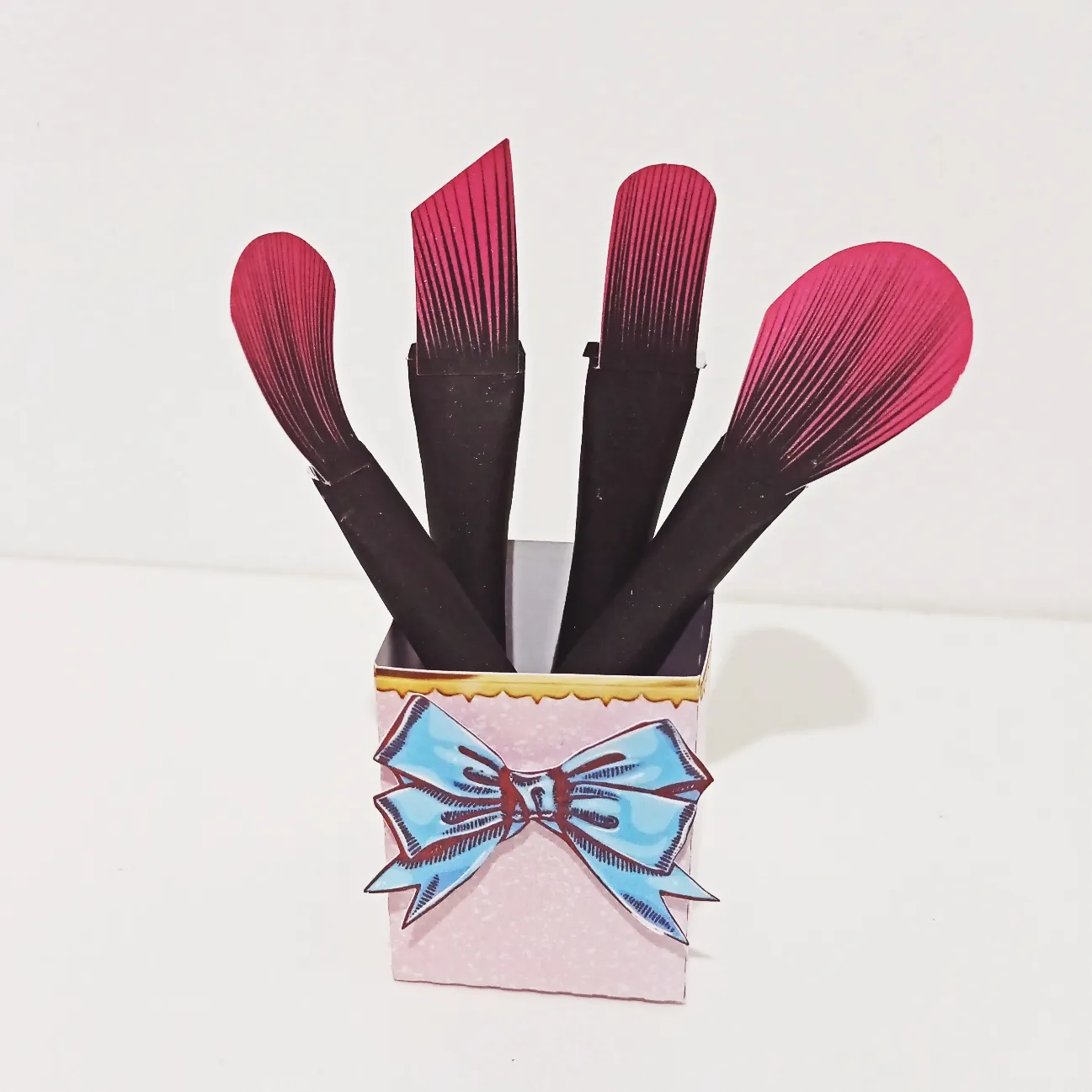 Moldes de caixas e embalagens decoradas de salão de beleza prontas para recortar em Studio e PDF.