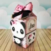 Molde de corte para topper de bolo de aniversário infantil com silhueta de panda fofa e molduras elegantes em formato Studio e PNG.