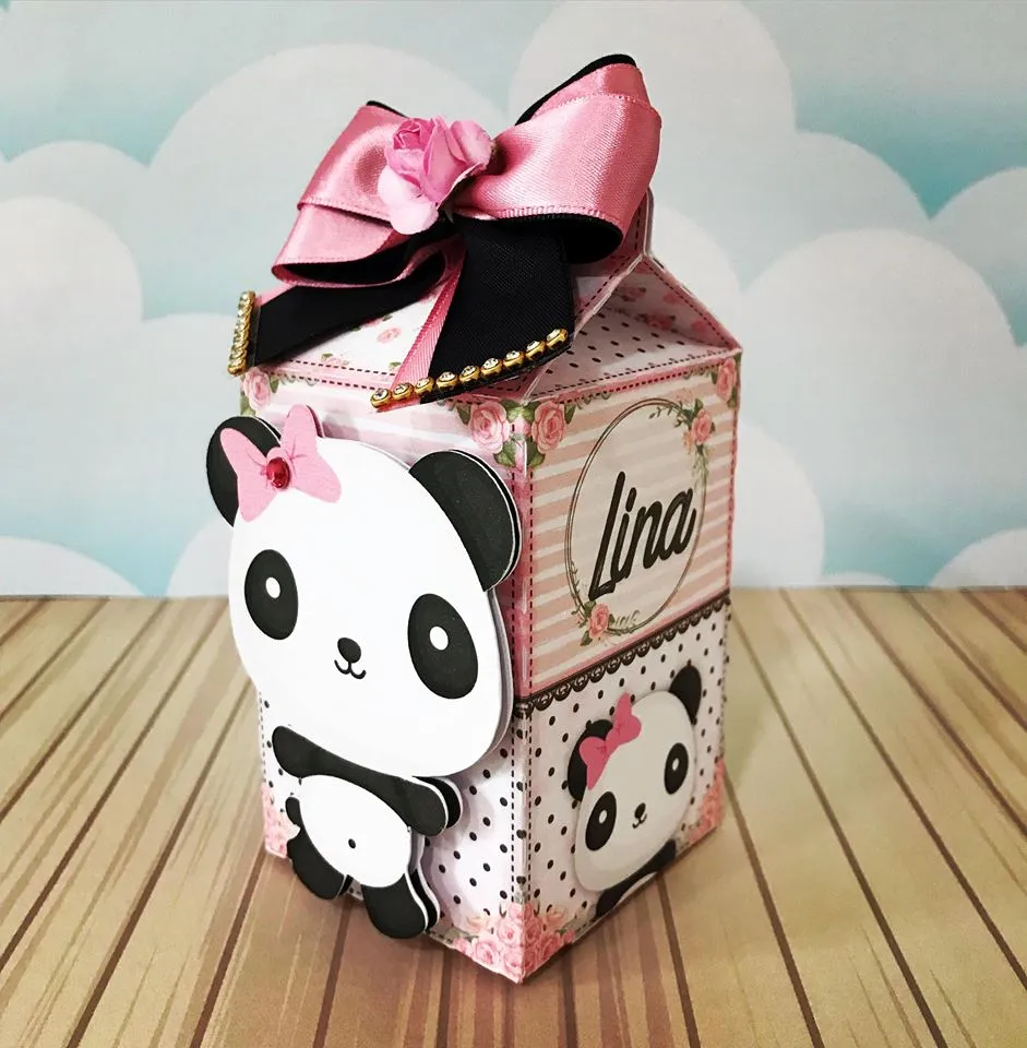 Molde de corte para topper de bolo de aniversário infantil com silhueta de panda fofa e molduras elegantes em formato Studio e PNG.