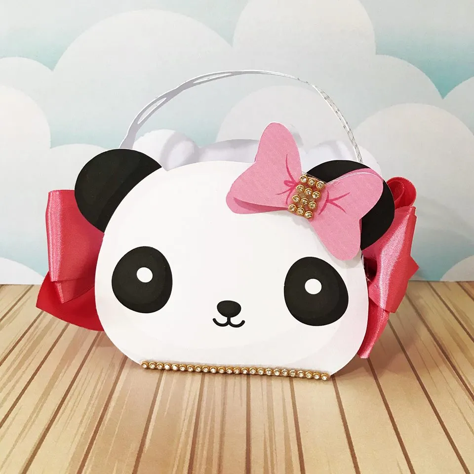Maquete digital de caixas personalizadas e elementos decorativos de festa infantil tema panda rosa com linhas de vinco para recorte.