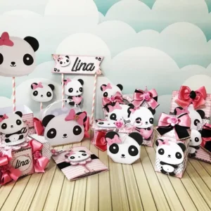 Molde digital de topo de bolo do tema panda de laço com detalhes de flores e ramos, visualizado na tela do computador em software de corte.