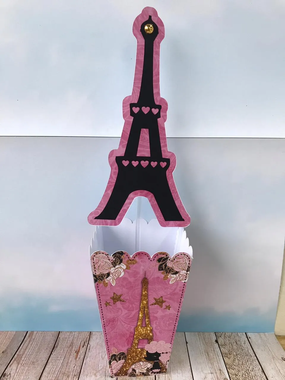 Caixinhas personalizadas com a Torre Eiffel prontas para impressão e recorte em Studio e PDF.