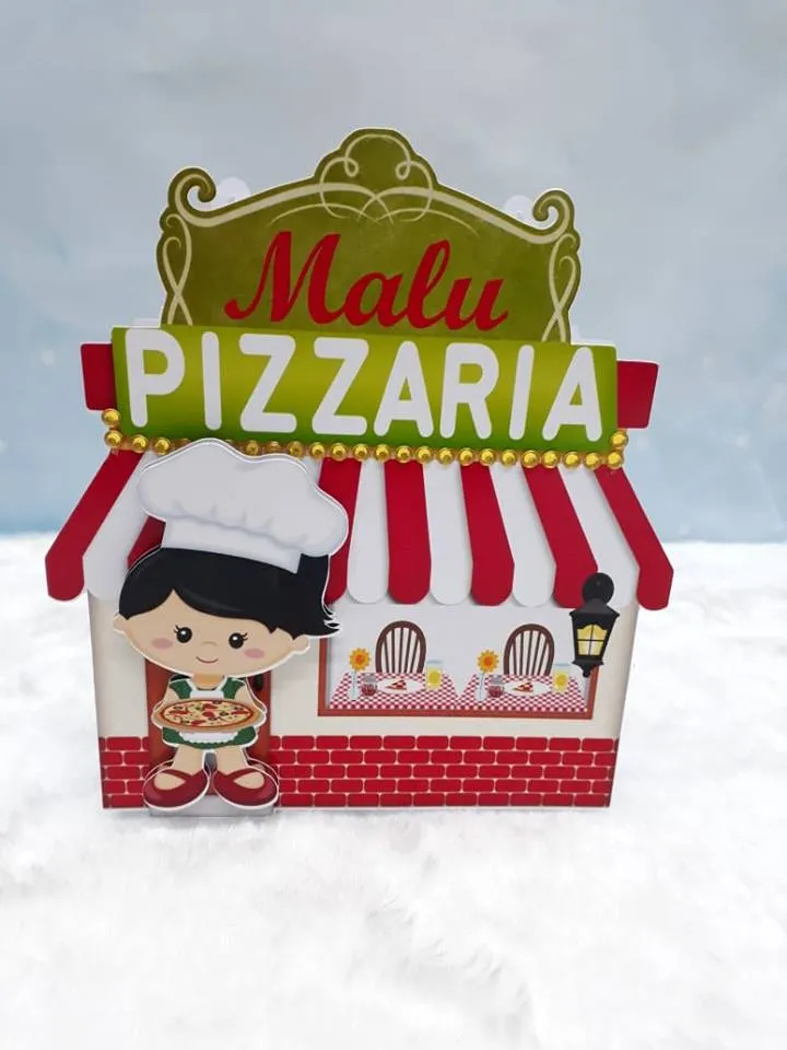 Arquivo de corte para caixa milk de papelaria personalizada com tema pizzaria, trazendo estampa xadrez vermelha e branca, apliques em relevo de pizzaiolo e acabamento para laço.