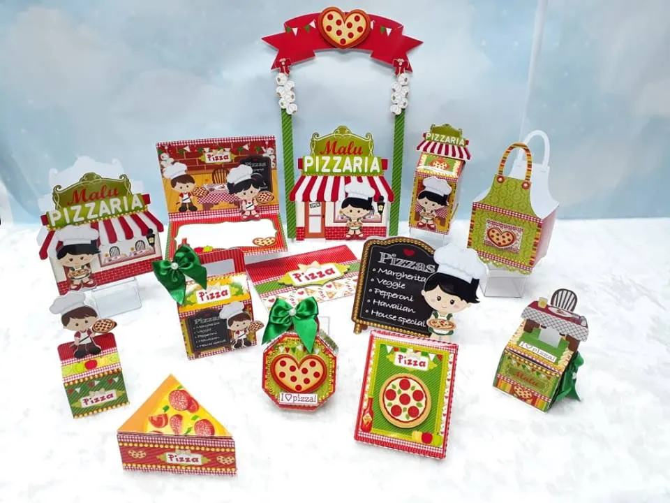 Arquivo de corte digital de caixas de pizza em miniatura e fatias de pizza tridimensionais feitas de papel, com estampa de forno de pedra e ingredientes ilustrados.