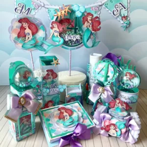 Molde de corte para topper de bolo de aniversário infantil com silhueta da Sereia Ariel sentada na pedra e molduras elegantes em formato Studio e PDF.