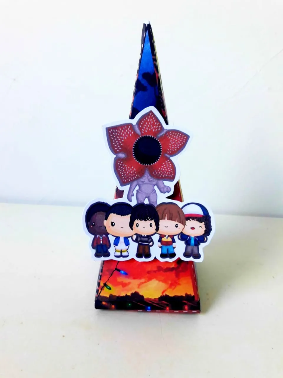 Moldes práticos de scrapfesta para lembrancinhas de Stranger Things em formato Studio e PDF.