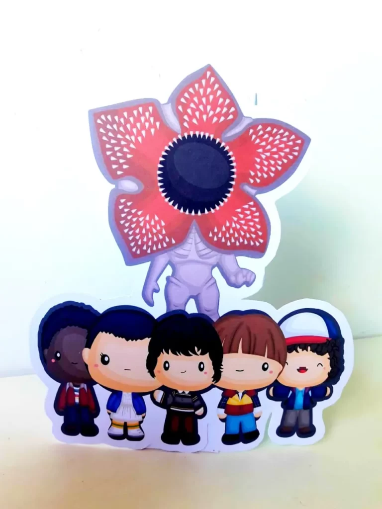Moldes de caixas e embalagens decoradas de Stranger Things prontas para recortar em Studio e PDF.