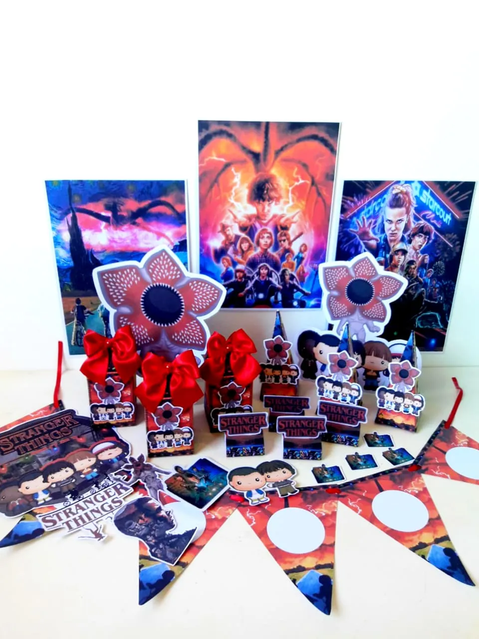 Kit digital de personalizados de suspense no tema Stranger Things em Studio e PDF.