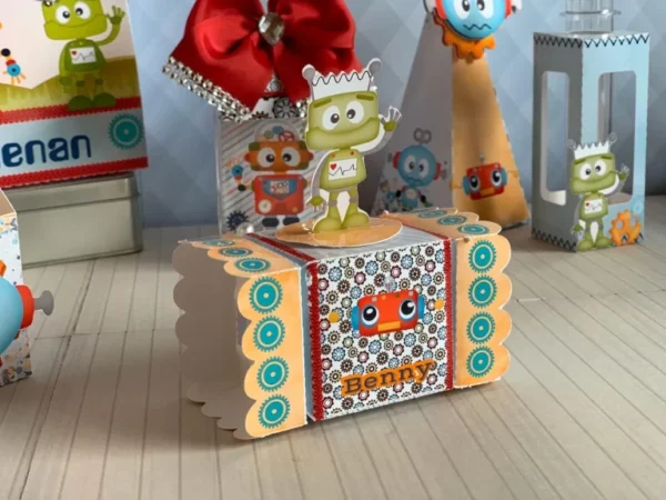 Molde digital de caixa maleta com alça embutida, ilustrada com ferramentas divertidas e braços mecânicos de robô nas laterais, com fecho de encaixe seguro na base.